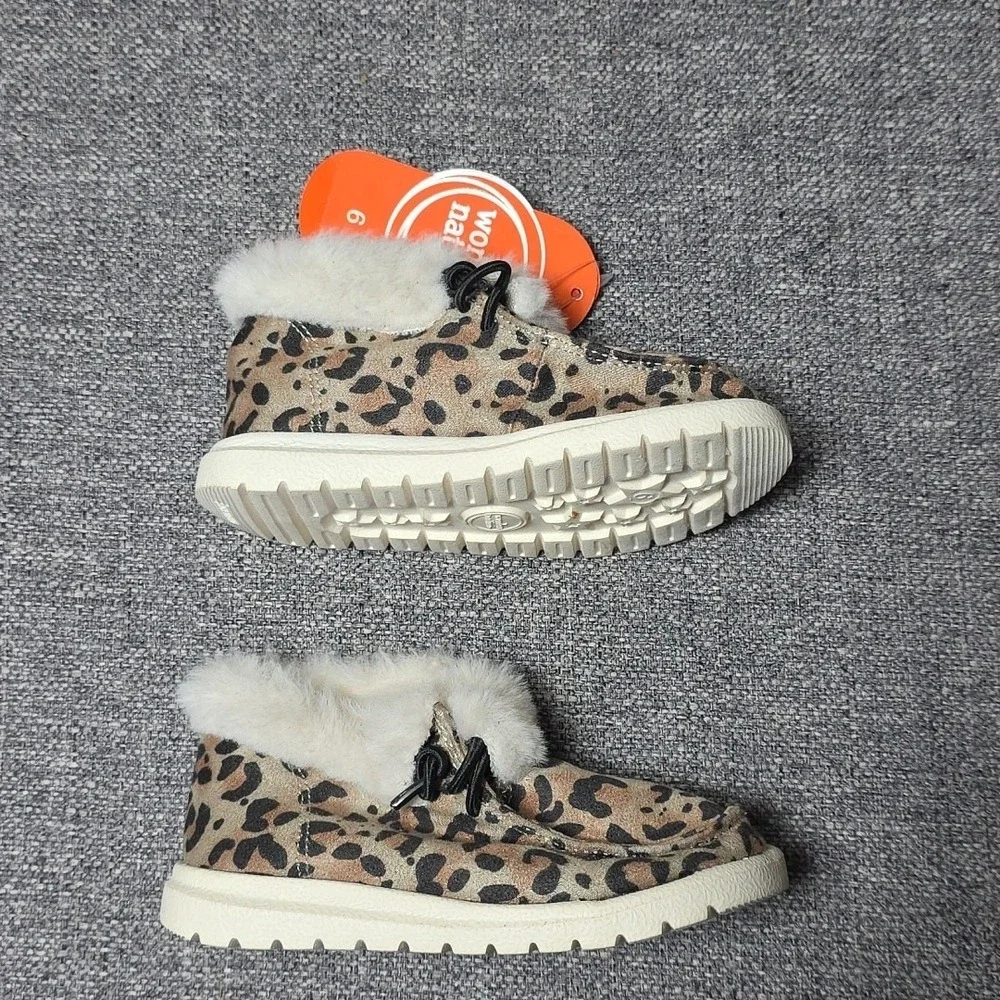 SUPER CUTE Baby Girls Faux Fur Trimmed Cheetah Print Shoes Size 6